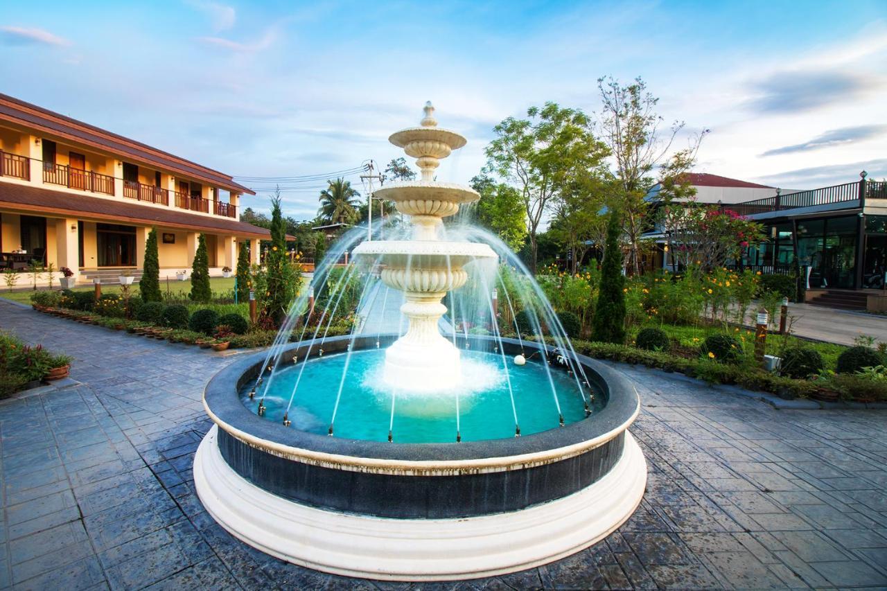 Au Place Hotel Loei Extérieur photo